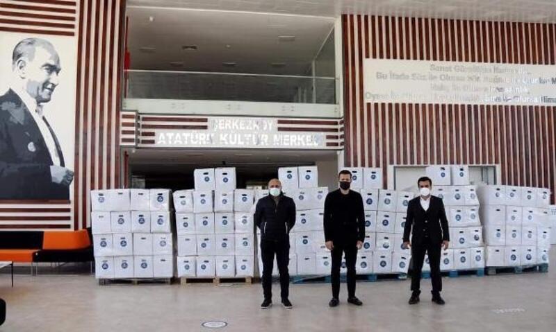 Tekirdağ'da iş insanı Çebi'den belediyelere 6 bin koli erzak desteği