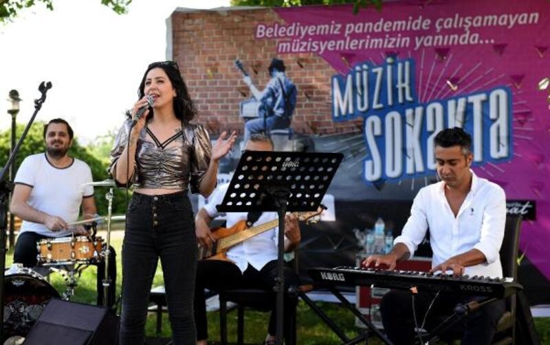 Muratpaşa'dan müzisyenlere destek