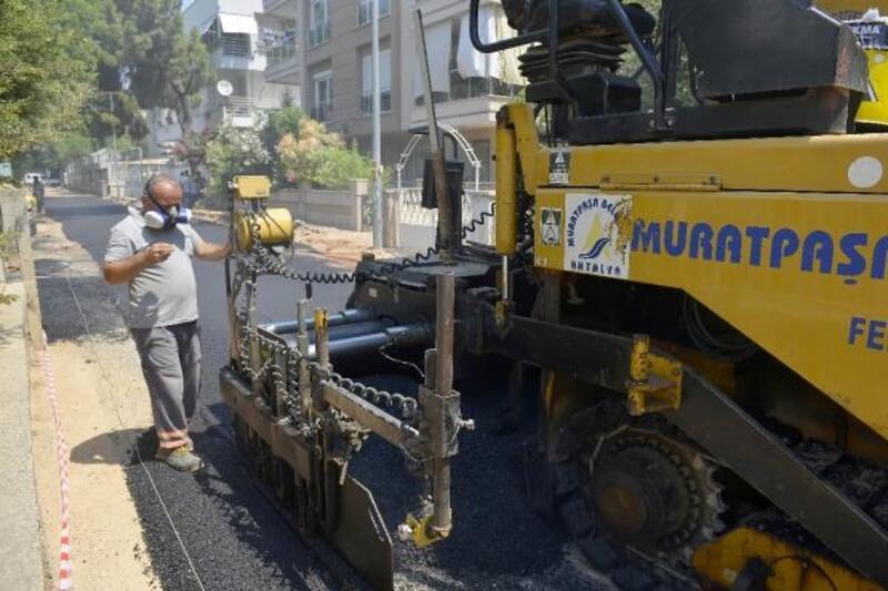 Üçgen'de asfaltlama çalışmaları son sürat