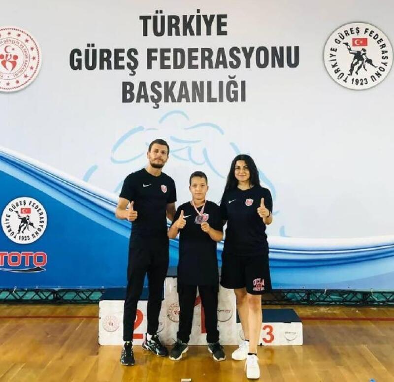 Kepez Belediyespor güreşçisi Türkiye 2'ncisi