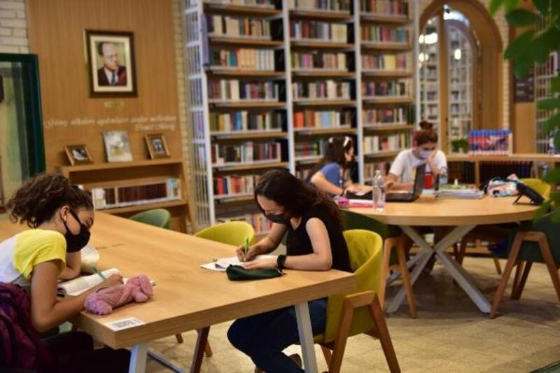 Antalya'nın en zengin kütüphanesi 64 bin 656 kişi ağırladı