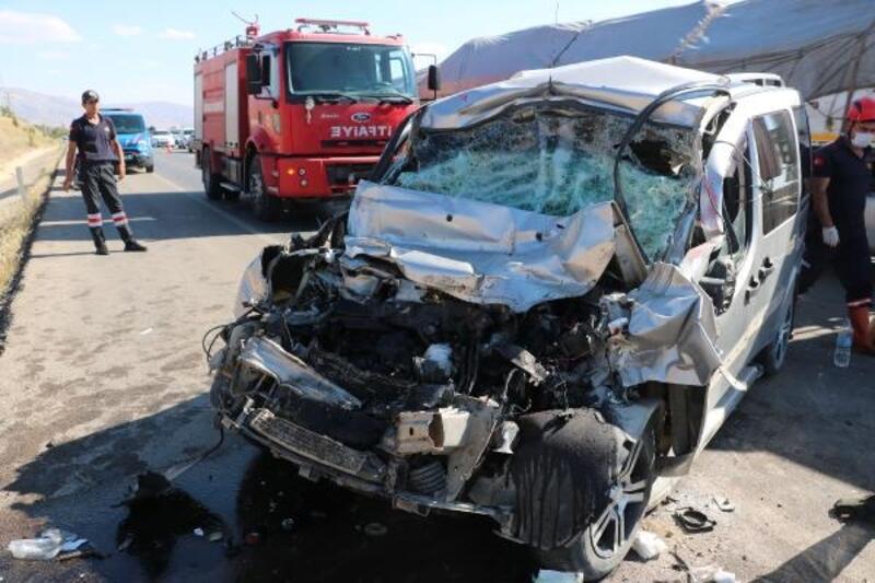 Sandıklı'da kaza: 2 yaralı