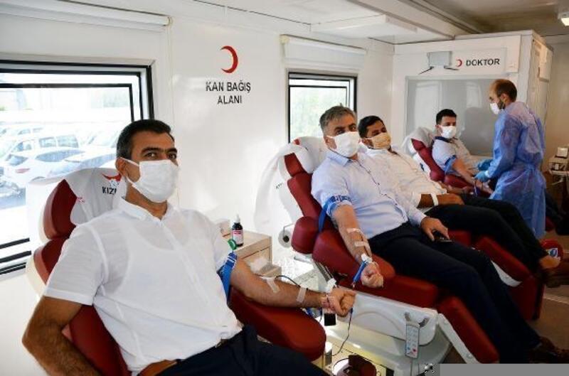 Dicle Elektrik çalışanlarından Kızılay'a kan bağışı