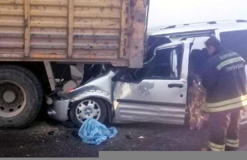 Hafif ticari araç kamyona arkadan çarptı: 1 yaralı