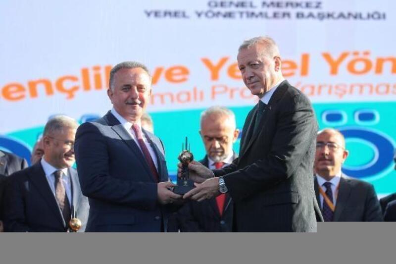 Cumhurbaşkanı Erdoğan’dan Bağcılar’a 'Spor Kenti' ödülü