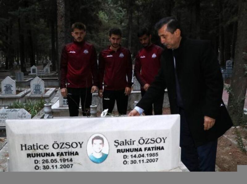 Burdur'da futbolculardan Şakir Özsoy'a vefa