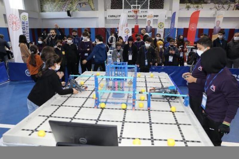 Uluslararası Vex Robotics Adana Turnuvası nefes kesti