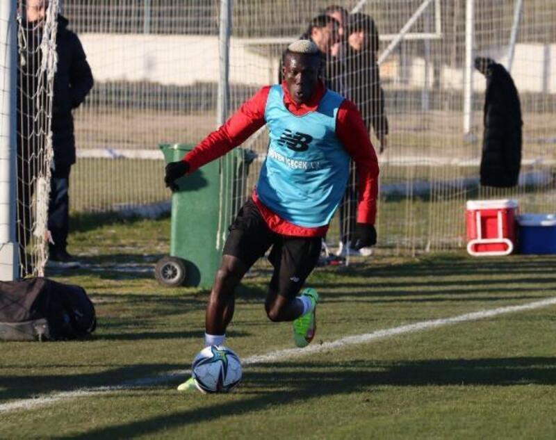 Antalyaspor'da Beşiktaş mesaisi devam ediyor, Ndao ilk antrenmana çıktı