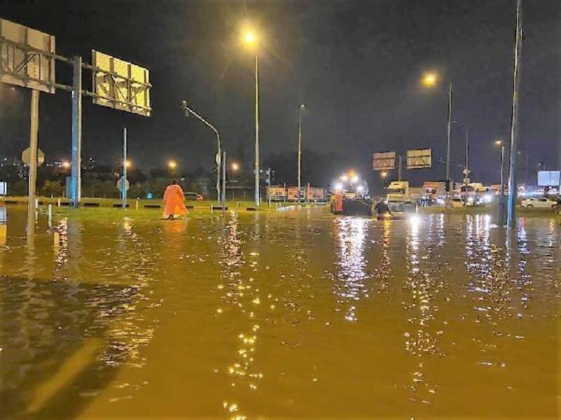 Antalya'da 79 evi su bastı, 14 araç suda mahsur kaldı