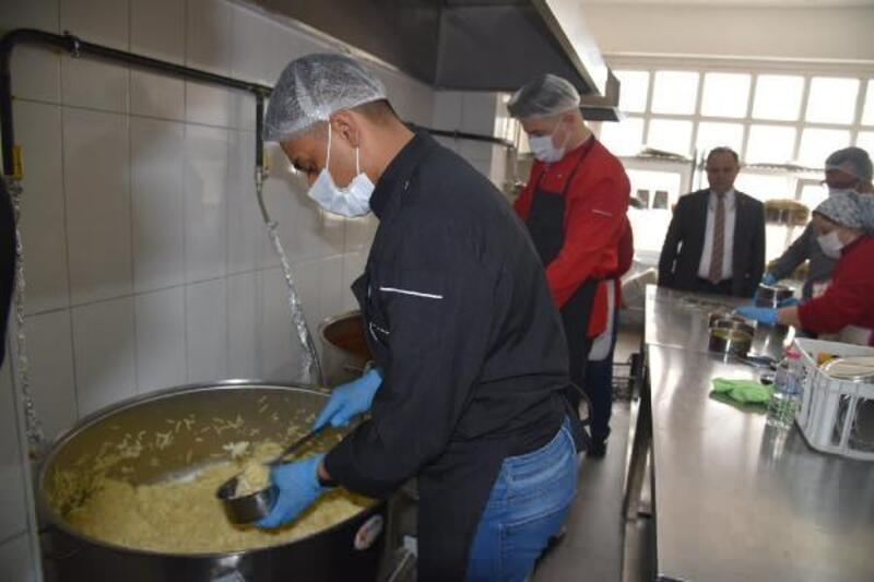 Keşan Aşevi’nde her gün 250 haneye sıcak yemek dağıtılıyor