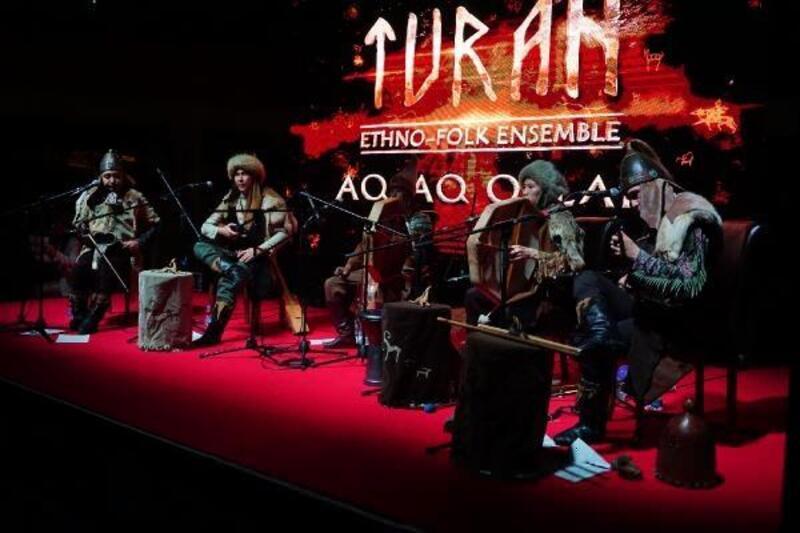 Mersin'de Turan Ethno Folk Band rüzgarı