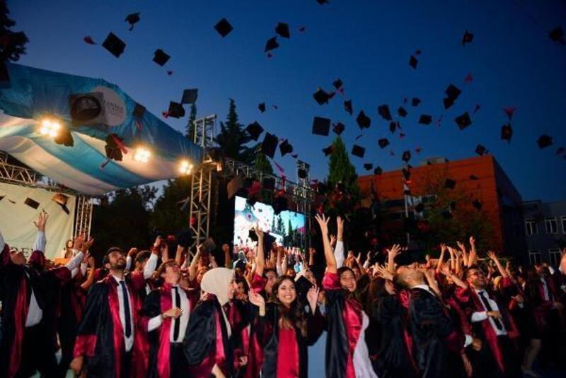 MCBÜ Tıp Fakültesi 22'nci dönem mezunlarını uğurladı
