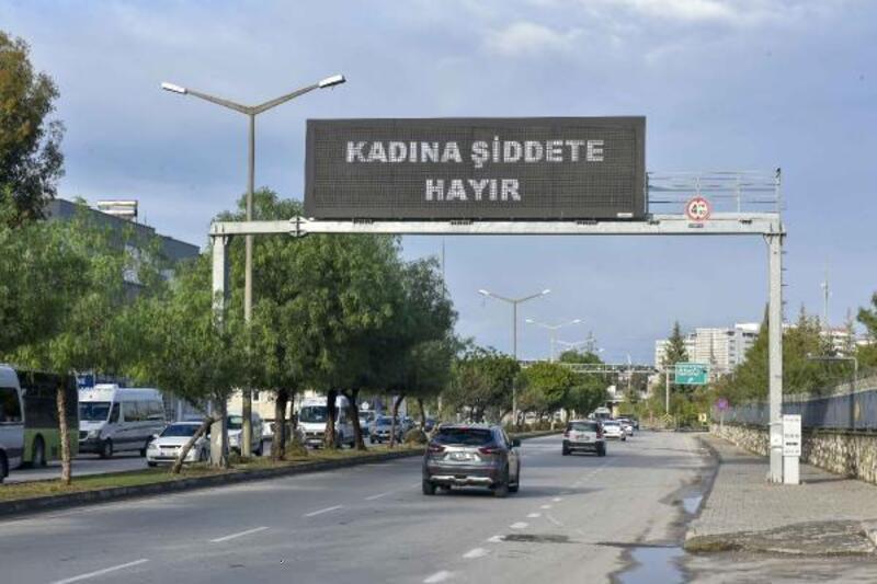 Adana Büyükşehir Belediyesi'nden, kadına şiddete karşı farkındalık