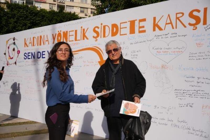 Adana'da 'kadına yönelik şiddete karşı sende yaz' panoları kuruldu