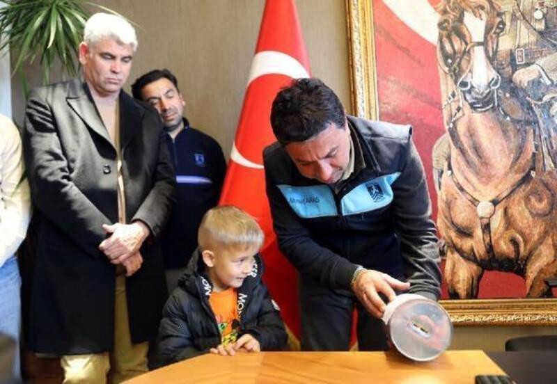 5 yaşındaki Mehmet Ege'den depremzedeler için duygulandıran bağış