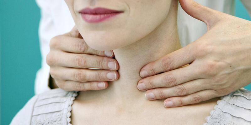 ses kisikligi ve bogaz sisligi tiroid rahatsizligi belirtisi olabilir saglik haberleri