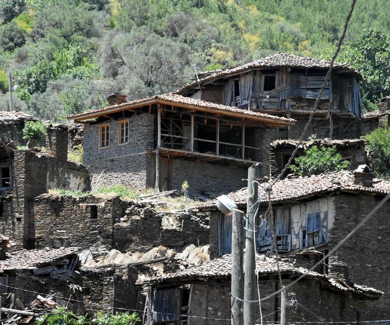 Kültür bakanı Ersoy 'Hayalet köy'de: Aslına uygun restore edilecek