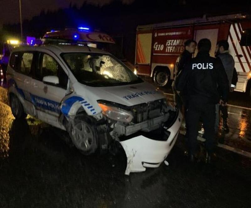 Maltepe'de zincirleme trafik kazası: 2'si polis 4 yaralı