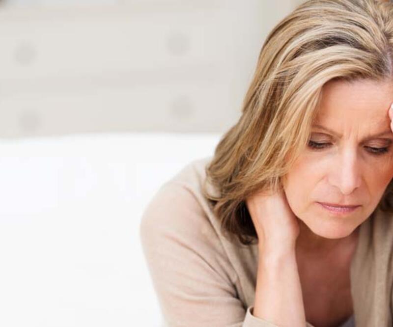 Menopoz Belirtileri Nelerdir? Kaç Yaşında Başlar Ve Ne Kadar Sürer? Menopoz Dönemi Sorunları