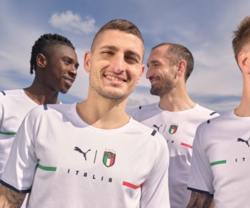 İtalya'da milli futbolcular aşılanıyor