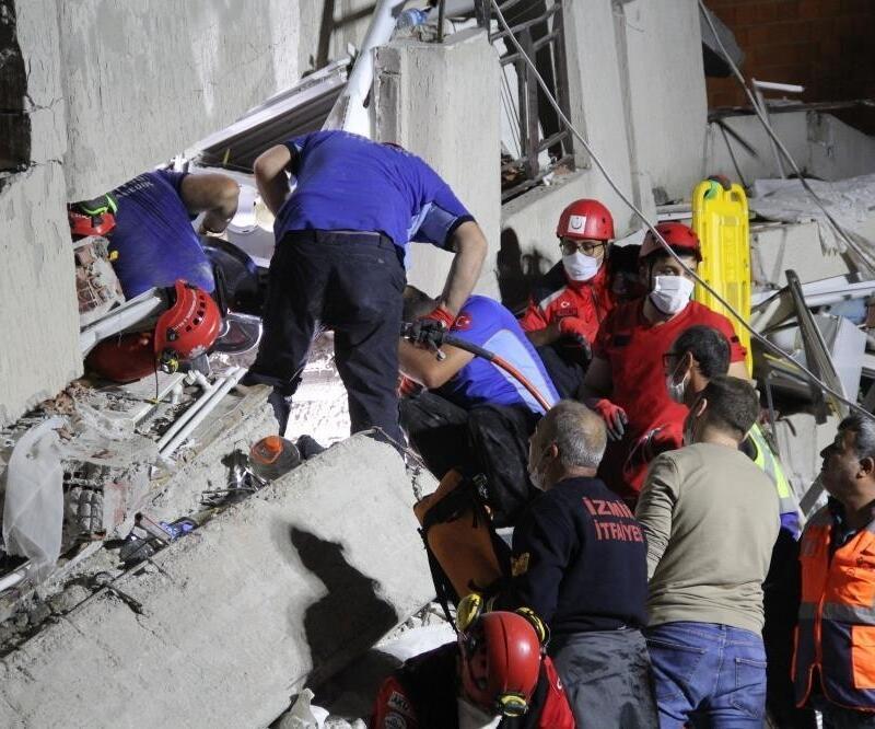 Depremde 30 kişinin öldüğü Emrah Apartmanı davasında tutuklu sanık kalmadı