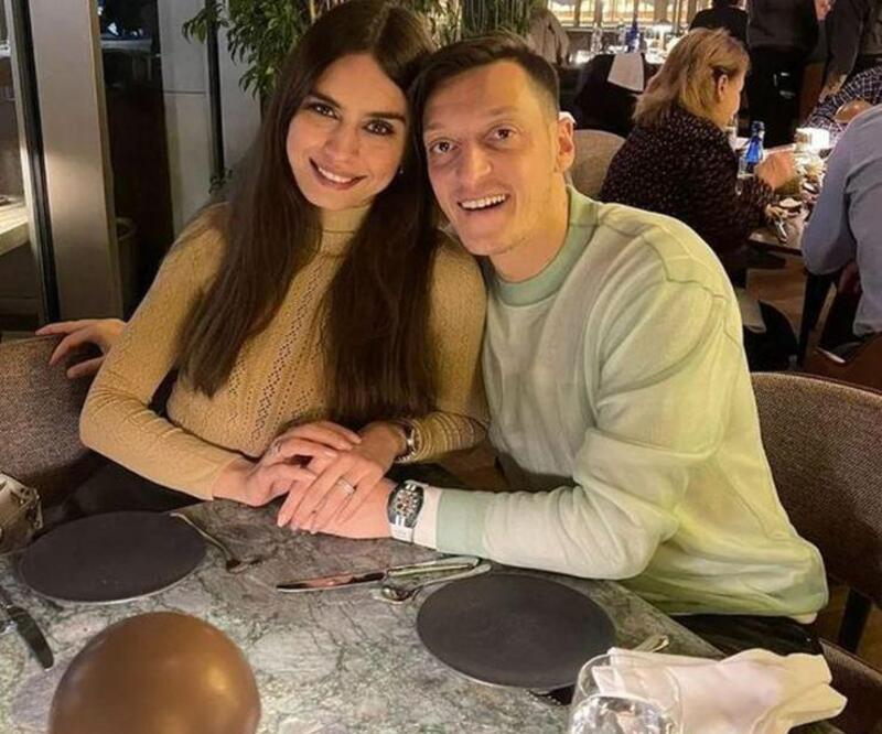 Mesut Özil ve Amine Gülşe'nin romantik gecesi...