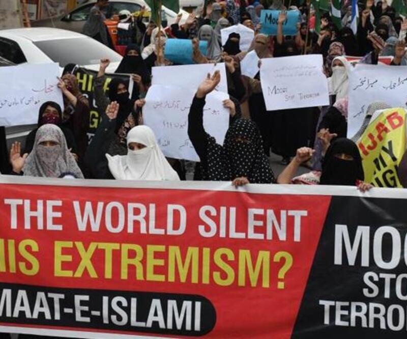 Hindistan’daki okullarda uygulanan başörtü yasağı Pakistan'da protesto edildi