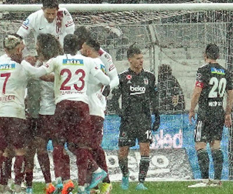 Son dakika... Beşiktaş'ta Necip Uysal sakatlandı