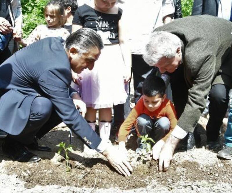 Narlıdere'de çocuklar ekolojik tarım bahçesine kavuştu