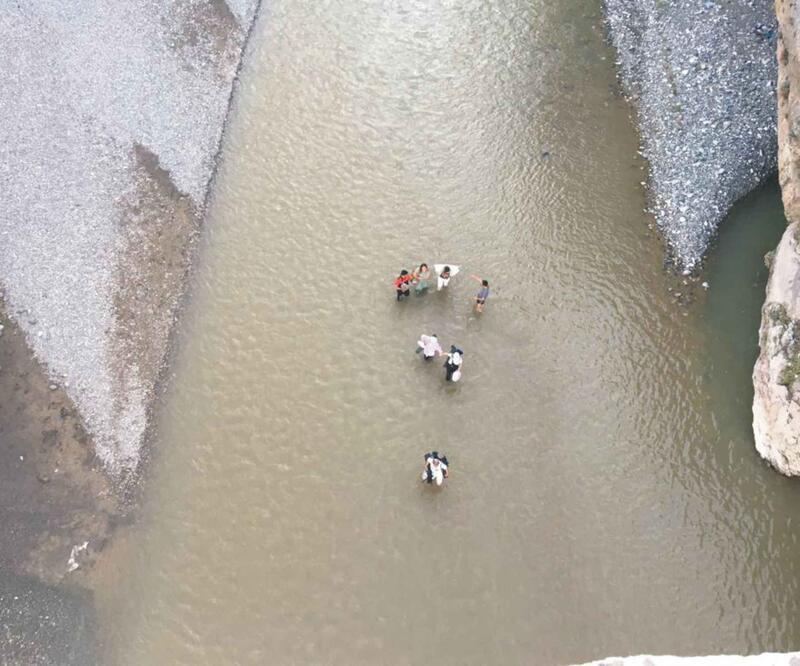 Kahta Çayı'nda baraj kapakları açılınca mahsur kalan 14 kişi kurtarıldı