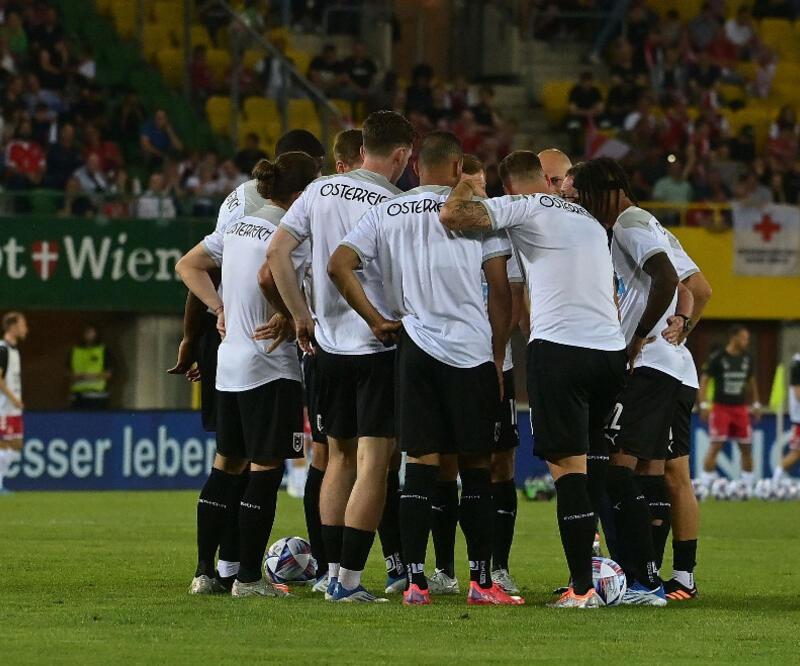 Avusturya-Danimarka maçı geç başladı