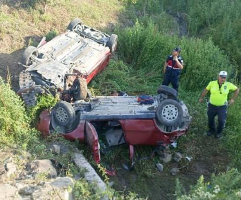 Samsun'da iki otomobil çarpıştı: 1'i ağır, 5 yaralı
