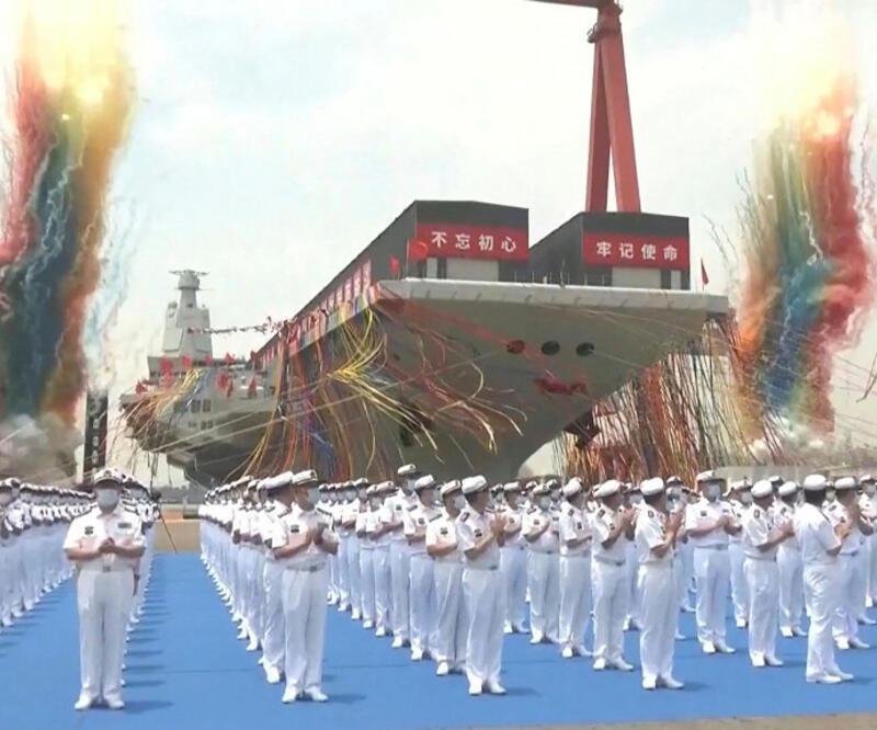 Şanghay'da görkemli tören: Çin'in üçüncü uçak gemisi 'Fujian' suya indirildi