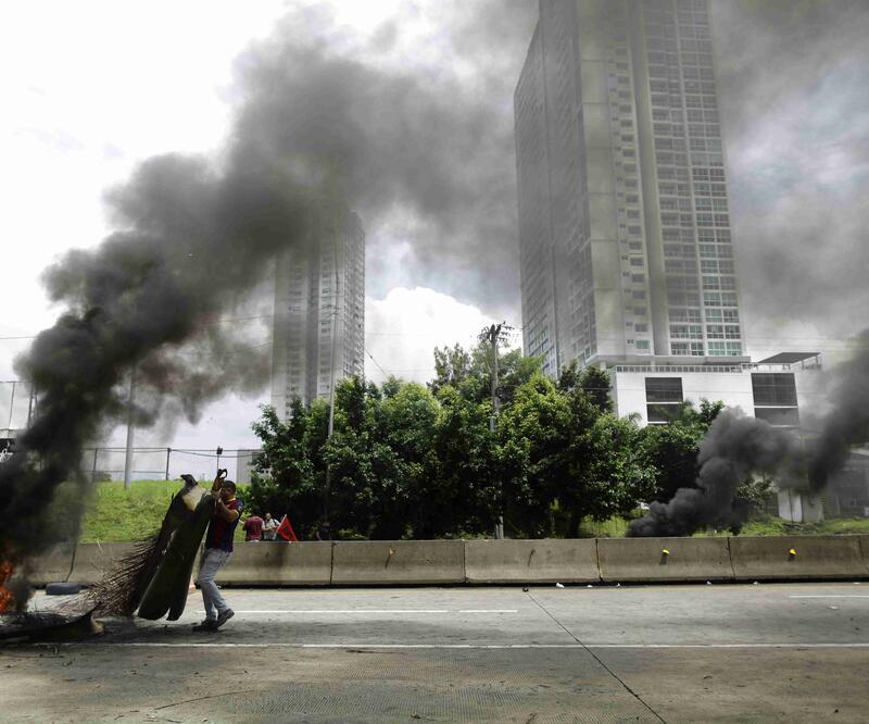Panama’daki akaryakıt protestoları: Polis aracı ateşe verildi