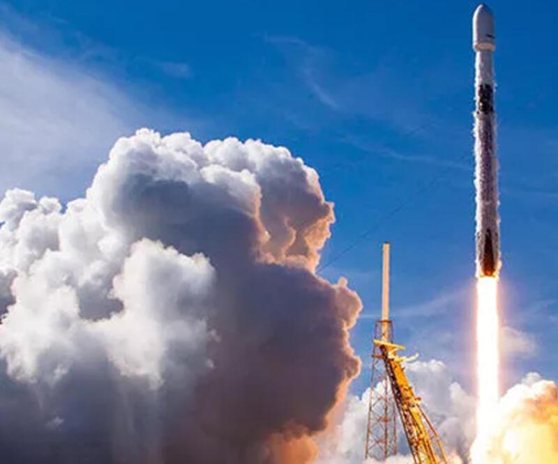 SpaceX’e ait uzay enkazları Avustralya’da boş araziye düştü