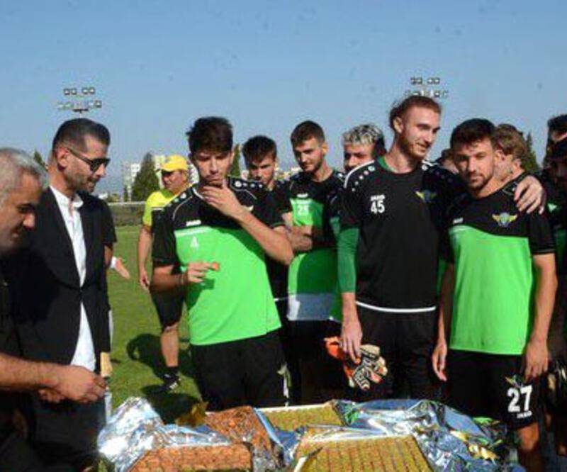 Akhisarspor'dan 8 futbolcu kadro dışı iddiasına açıklama