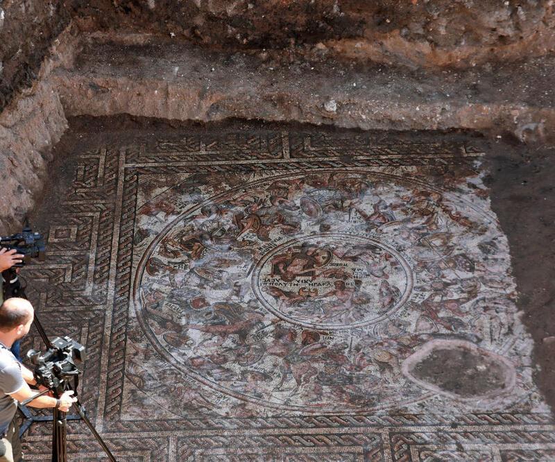 Suriye'de bin 600 yıllık Roma mozaiği bulundu