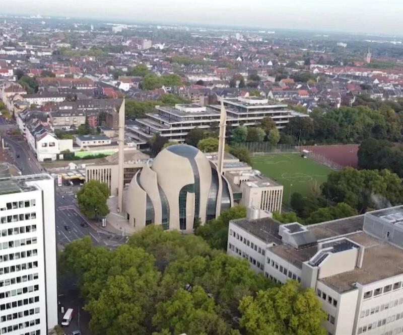 Köln Camii'nde ilk ezan