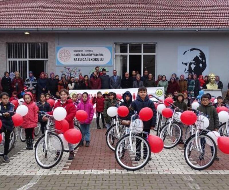 Havran'da kırsal mahalledeki 100 hediye bisiklet