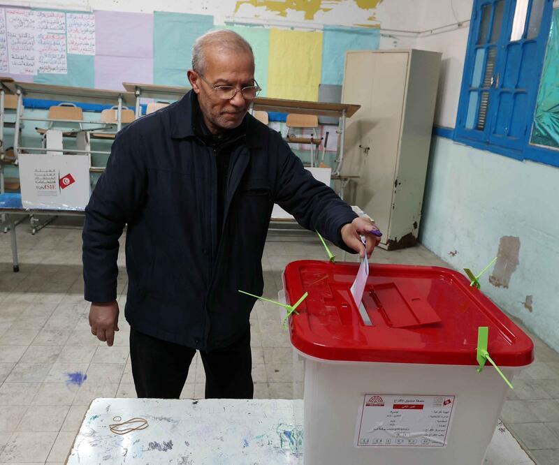 Tunus seçimin ikinci turunda sandık başında