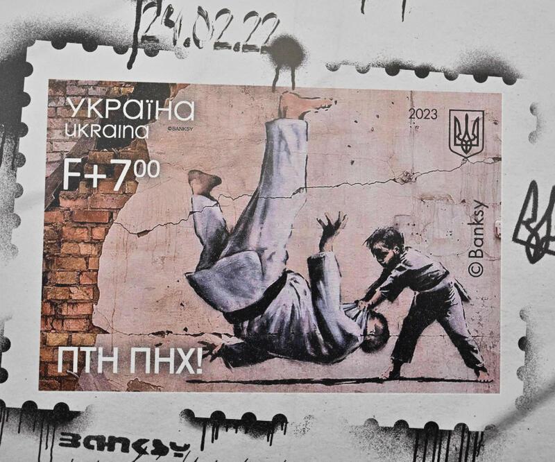 Banksy’nin duvar resminin yer aldığı posta pulları basıldı