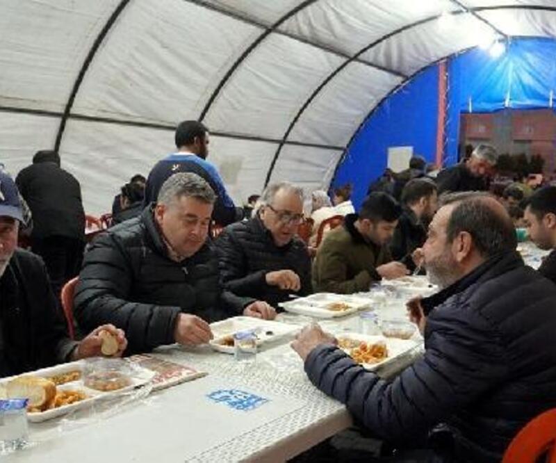 Çeşme Belediye Başkanı Oran, iftar sonrasında vatandaşlarla bir araya geliyor